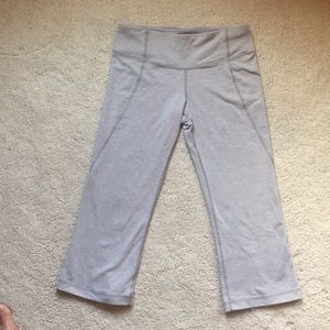 Cropped yoga pants